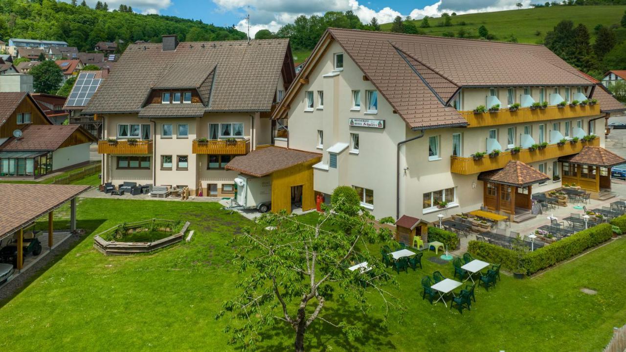 Hotel Restaurant Schwoerer Lenzkirch Bagian luar foto