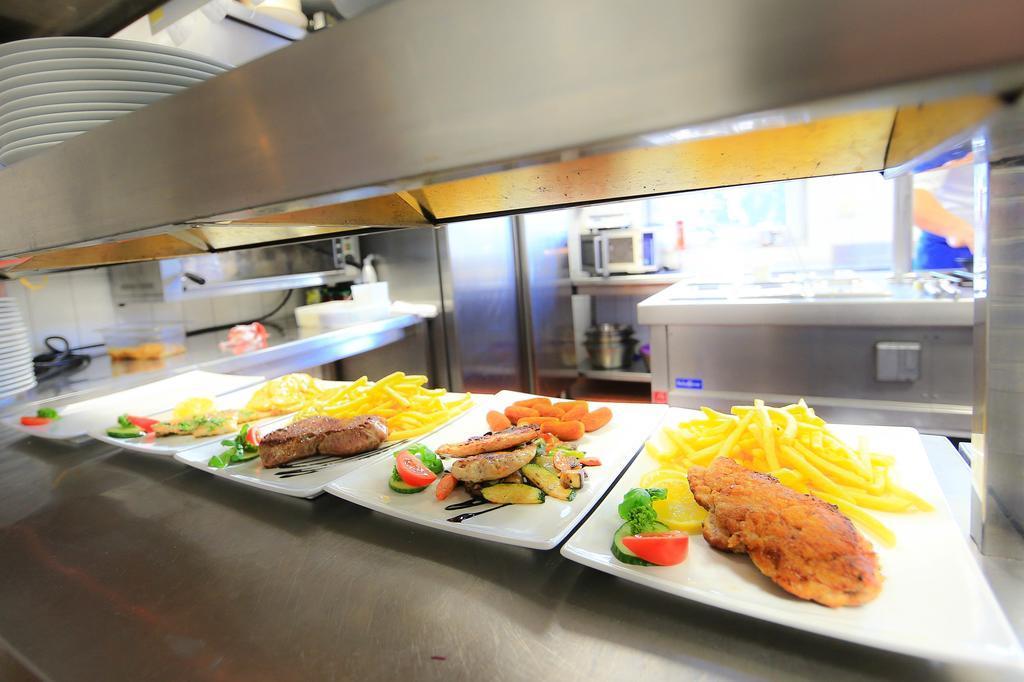 Hotel Restaurant Schwoerer Lenzkirch Bagian luar foto