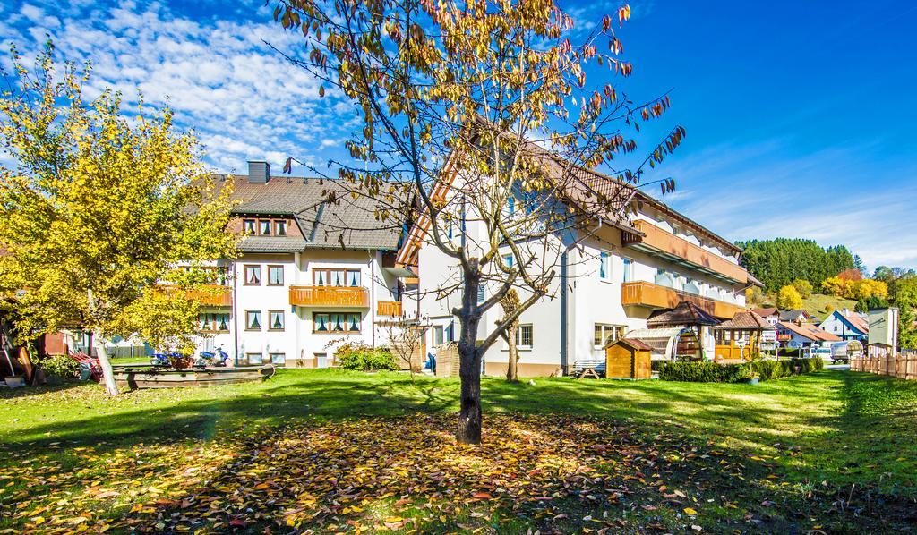 Hotel Restaurant Schwoerer Lenzkirch Bagian luar foto
