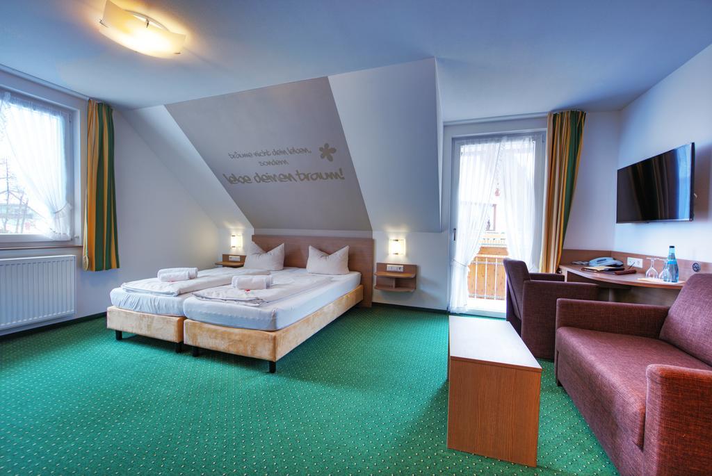 Hotel Restaurant Schwoerer Lenzkirch Bagian luar foto